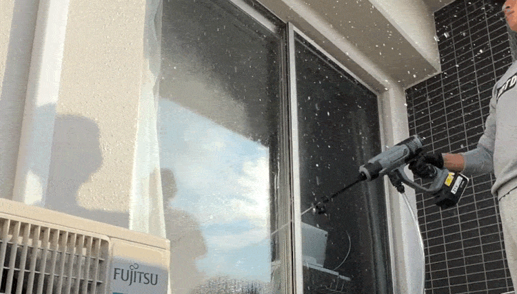 バケツ1杯の水でOK。水道もコンセントもいらないコードレス高圧洗浄機「POWER WASHER」