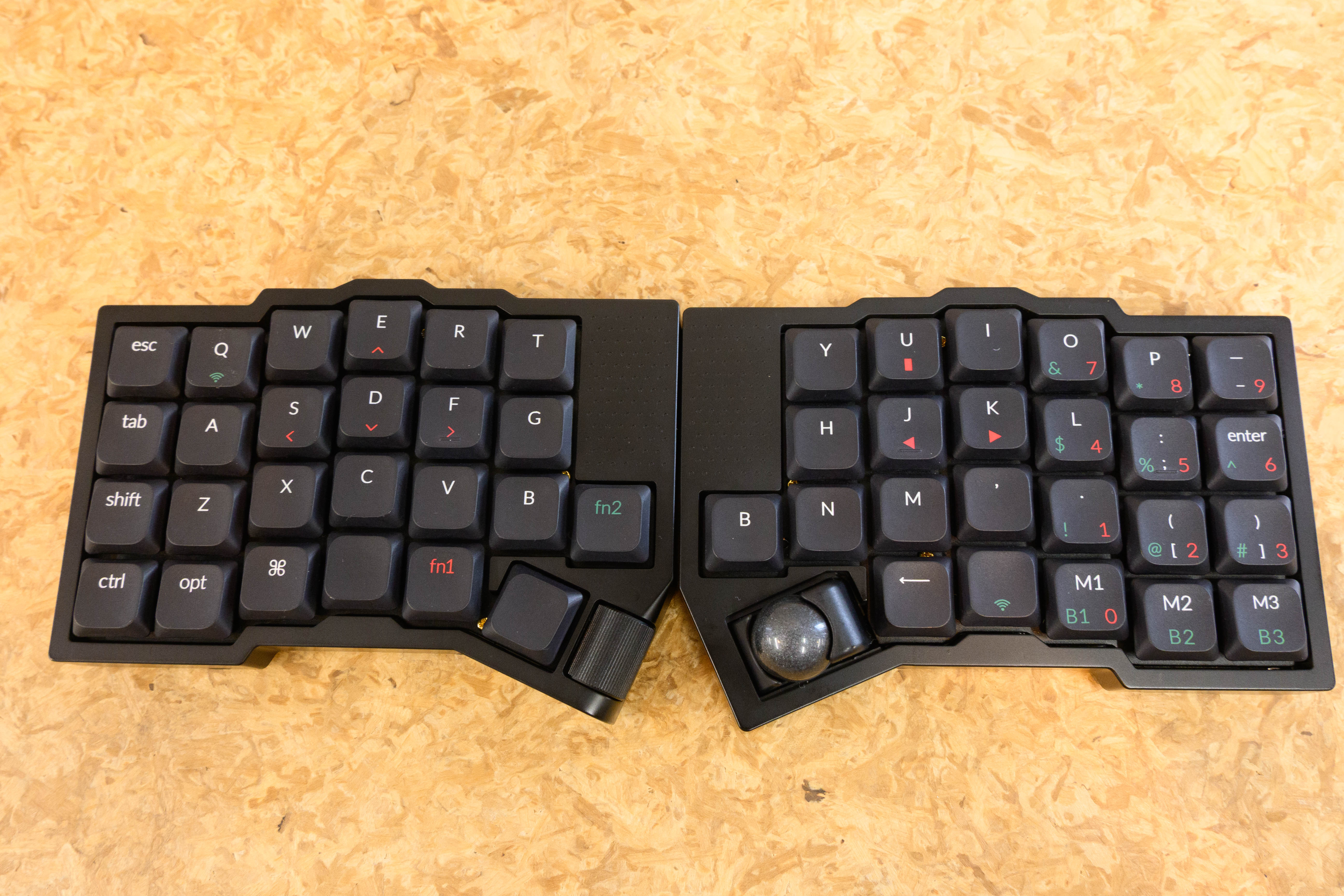 左右分割キーボード「Keychron Orca echo」を試す。ミニマルなのに