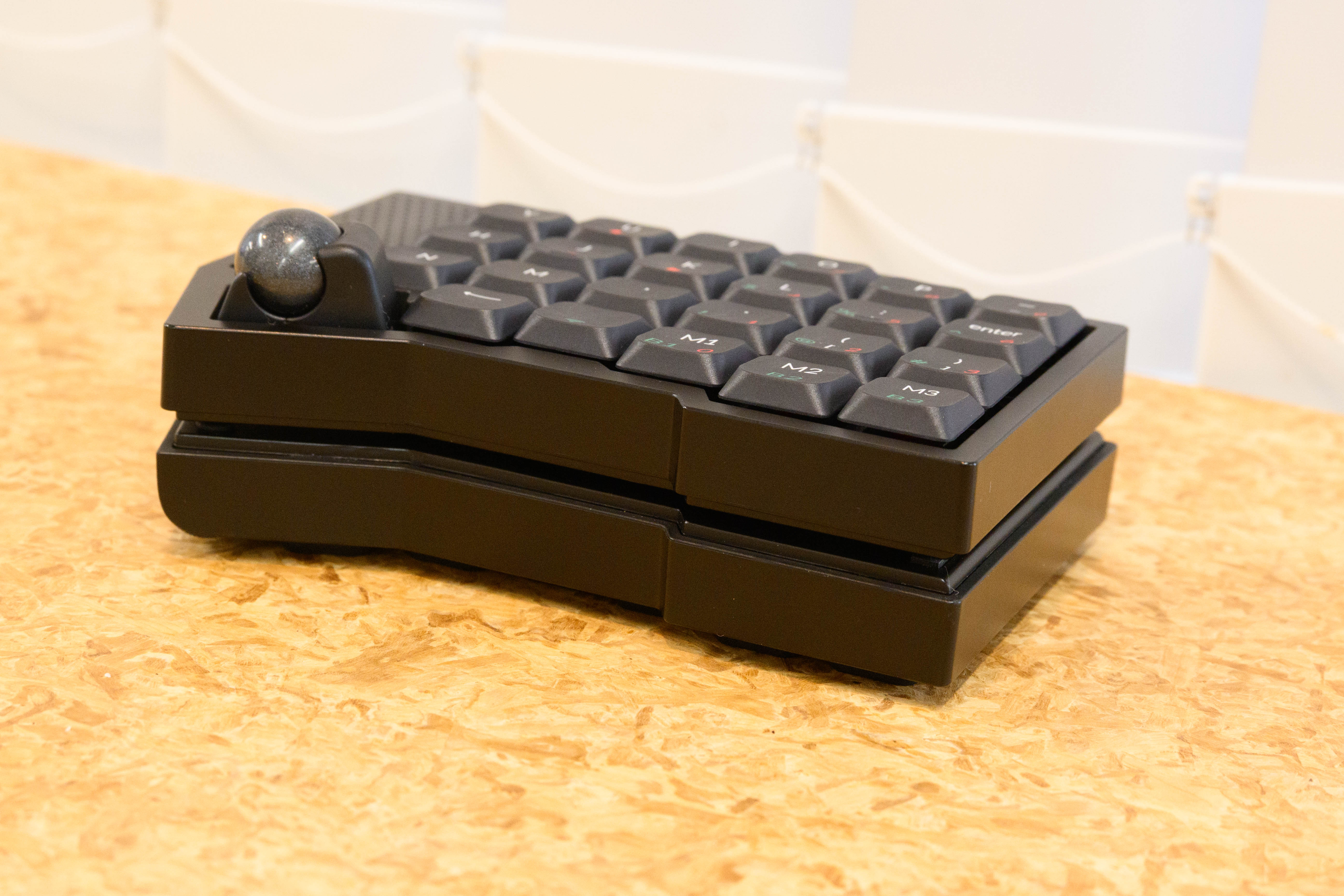 左右分割キーボード「Keychron Orca echo」を試す。ミニマルなのに