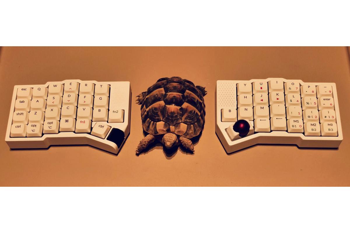Keychron Orca echo】左右分割キーボードの間に何挟む？ | ギズモード