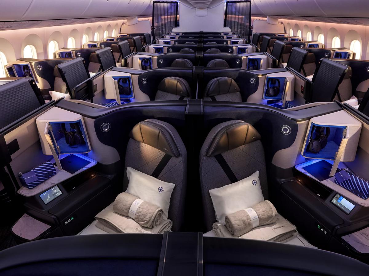 ビジネスクラスの乗客はスライド式の扉を好んでいる…だが、それが航空会社や機体メーカーにとって厄介の種になっている