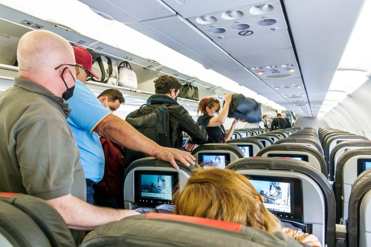 アメリカ人が指摘する、飛行機内での最も迷惑な6つの行動