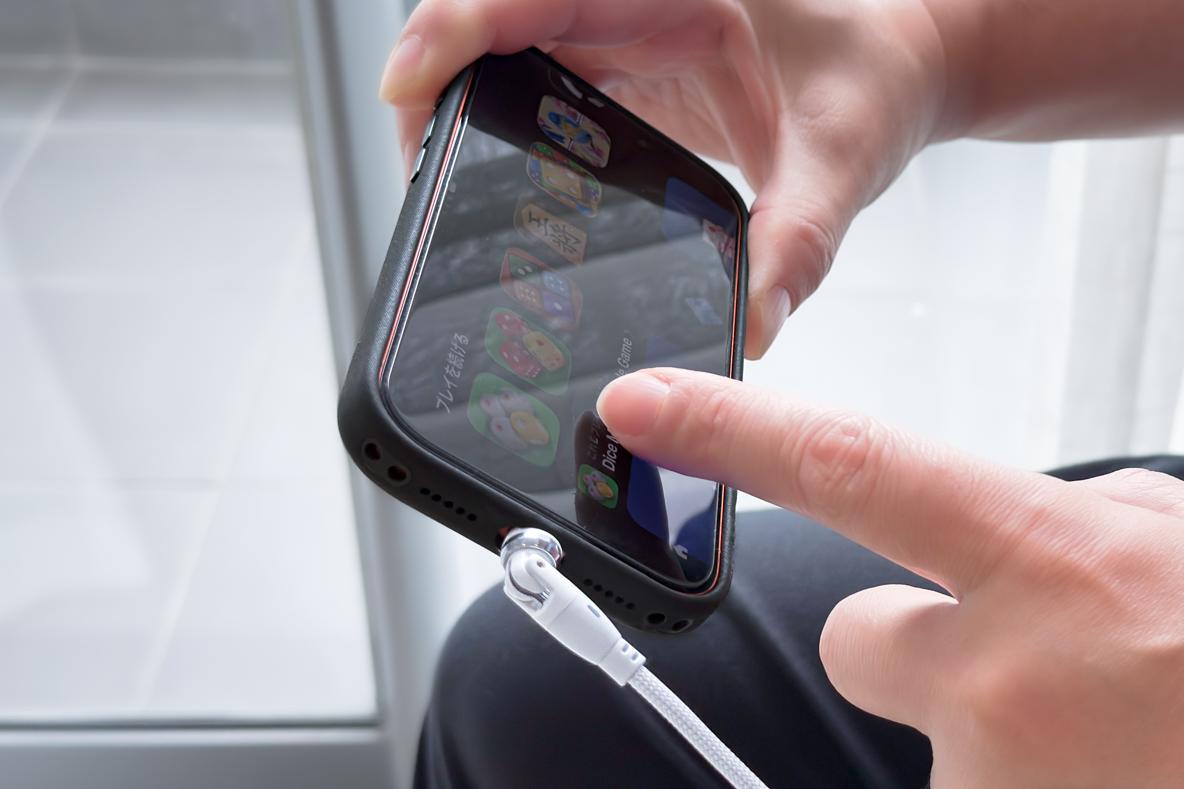 ケーブルの根元が540度回転。それだけで充電中のストレスがゼロになっ