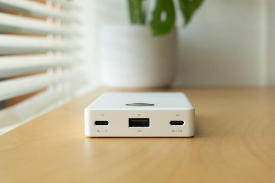 USB-Aは出力のみ。本体充電はできませんので悪しからず