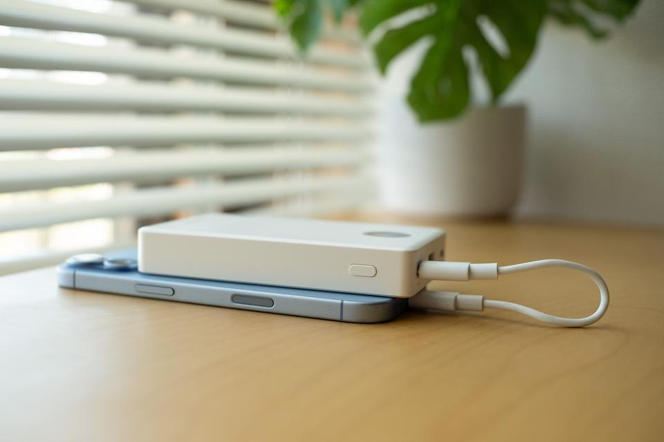 一般的なモバイルバッテリー(同容量)と大きな差はない