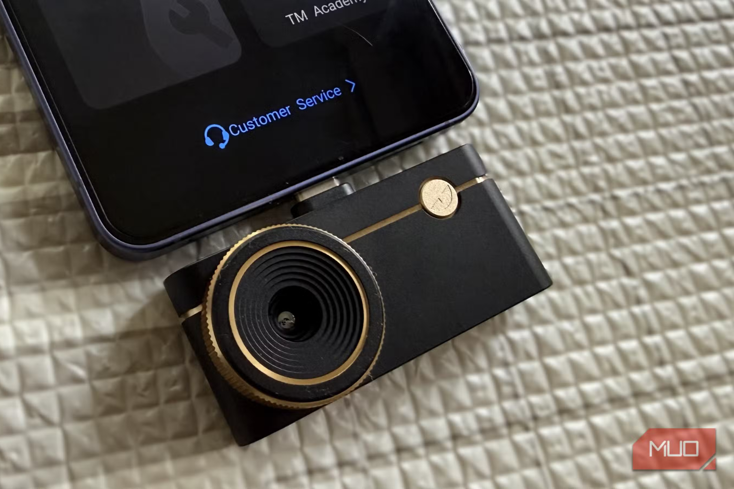 スマホに挿すだけで「見えない熱」を可視化。サーマルカメラで日常のトラブルの種を探してみた