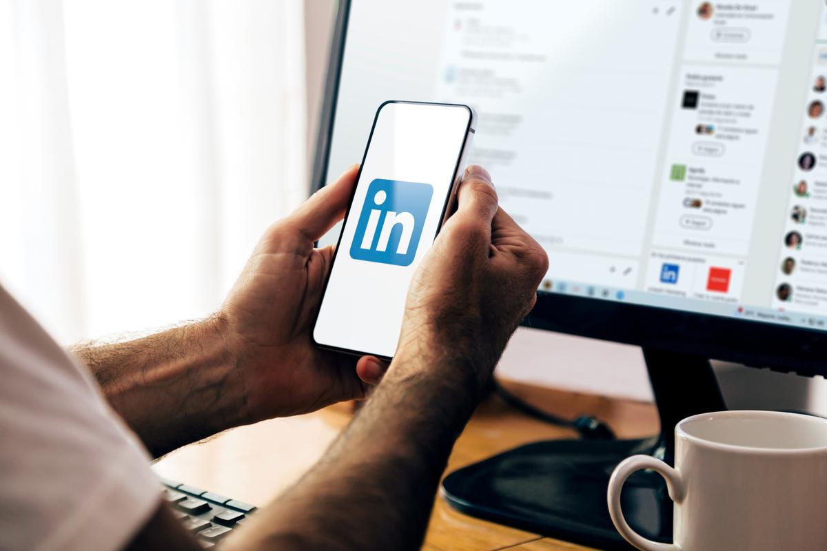 アメリカの労働者の5人に1人がLinkedInの過去の職歴を修正。AIスキルの追加は6倍増、DEIとリモートワークは後退