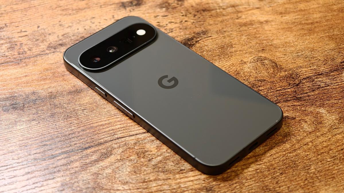グーグルの新スマホ「Pixel 11」を使ってみた。Proより3万8000円安い“無印”を選んでも満足できるか