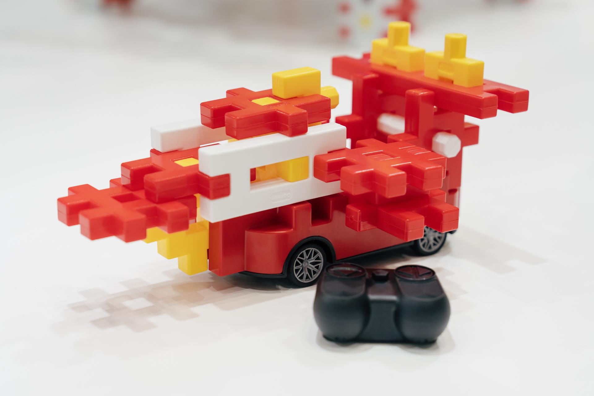 学研の大発明。「ぼくのかんがえたさいきょうの車」がラジコン化