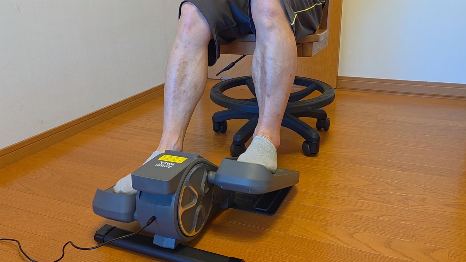 つまずきが増えてきた足腰に。座って足を乗せたら、ウォーキングマシン