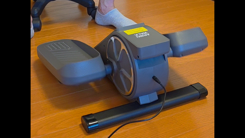 速さの調整も前後の切り替えもマシン任せ。座ったままリモコンで操作