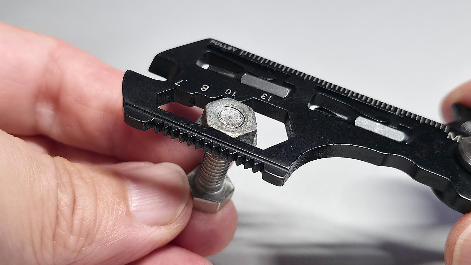 重さ89gの便利すぎるマルチツール。 “工具箱” がポケットに収まる感覚
