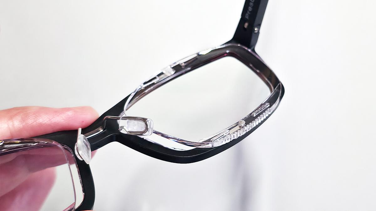 「近くは見えるけど少し離れると…」を解決。度数を調整できる老眼鏡が便利だった