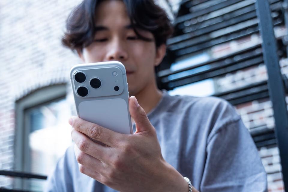 うぇぇぇ!? iPhone 18 Pro、シルバー（白）なしって噂があるんだけど