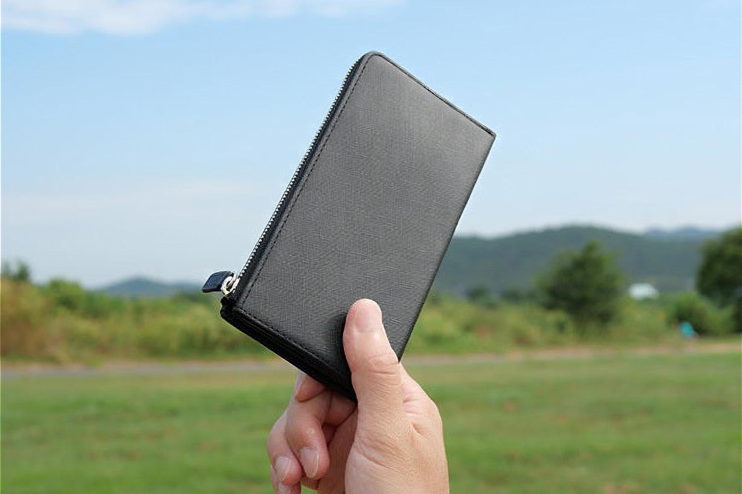 最終値下げ　定価4万円　forme フォルメ　コンビレザー　ツートン　長財布 薄いは正義。スマホ感覚で持てる、上質サフィアーノレザーの長財布