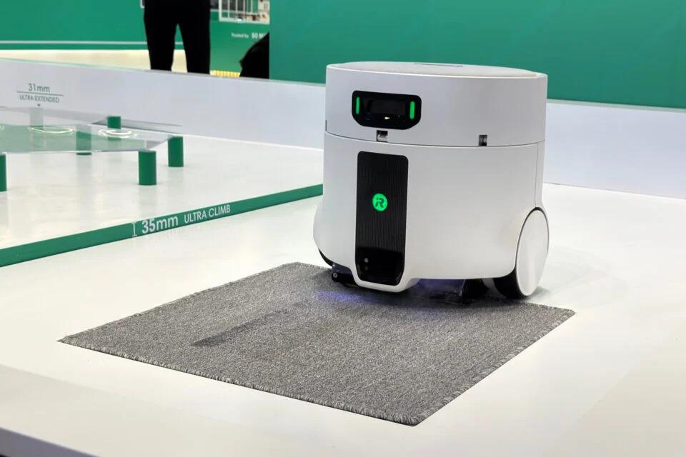 小型軽量の流れに逆らえ！ ルンバが超大型ロボット掃除機を出してきた