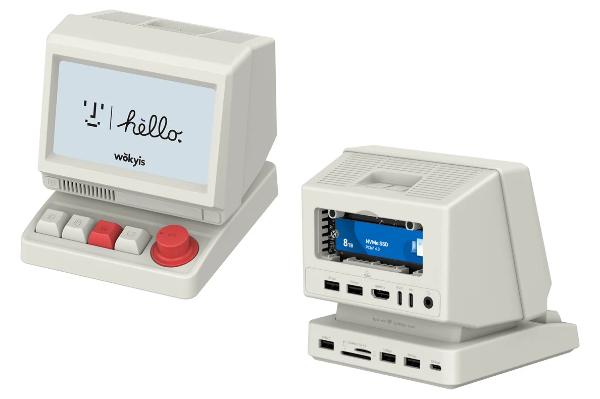 往年のMac顔をした5インチディスプレイ。左手デバイス、USBハブとして