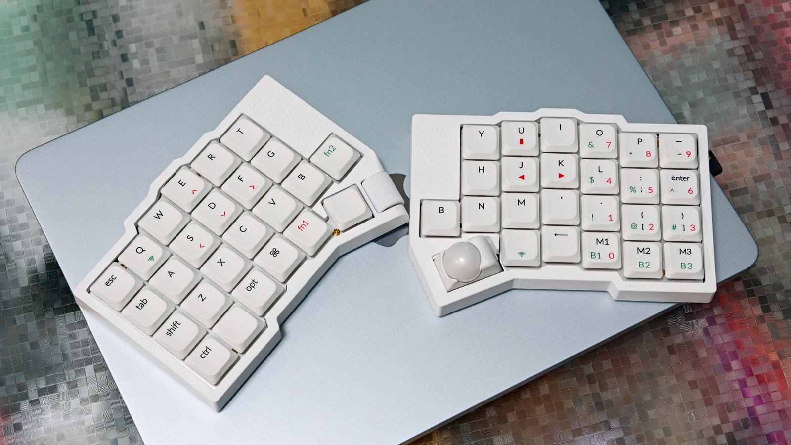 6億5000万円超を集めた分割キーボード「Keychron Orca echo」を