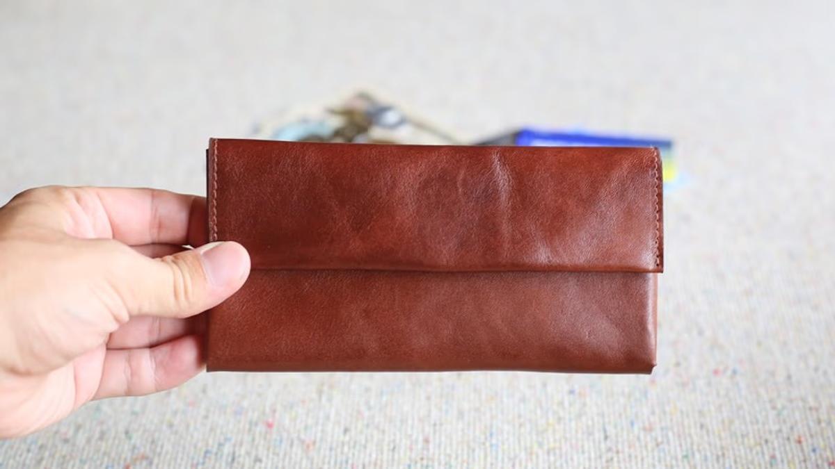 「これ本当に長財布？」スマホ並みのサイズ感に驚いた本革仕様の薄型財布