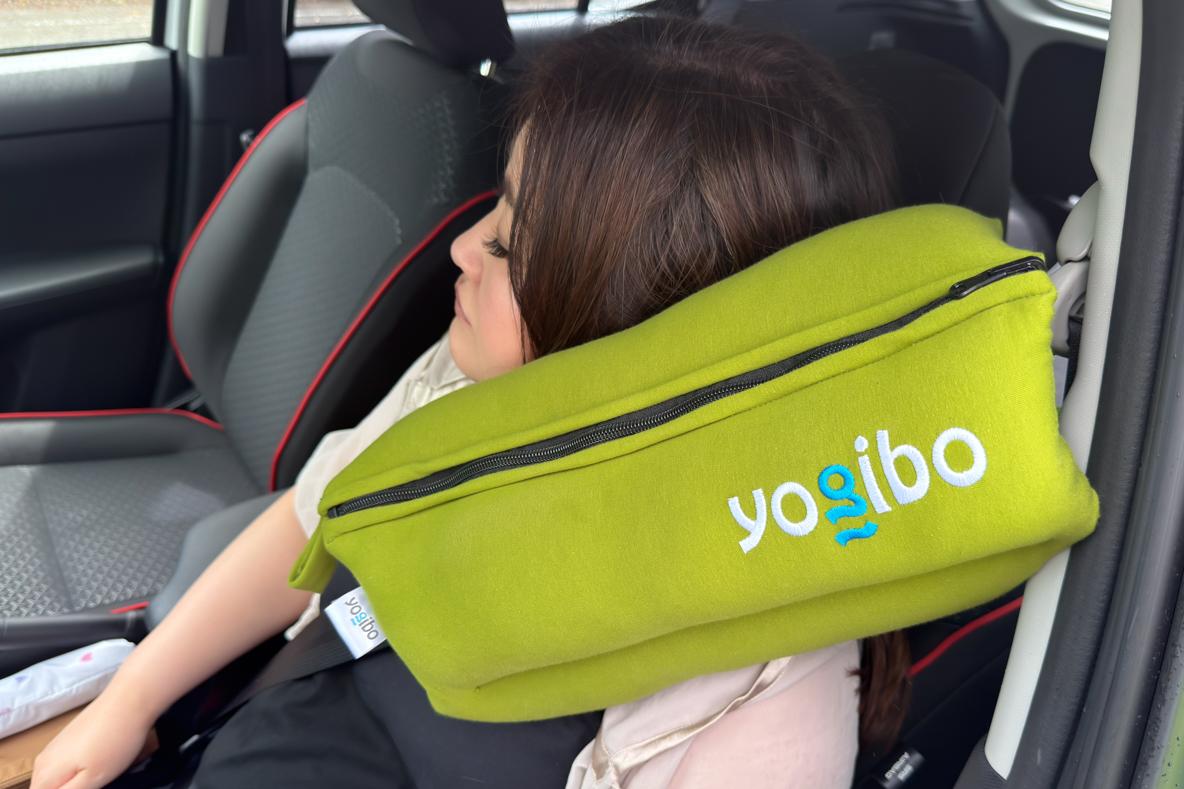 ヨギボーの多機能クッション「ジッパーロール」が旅の移動に欠かせない