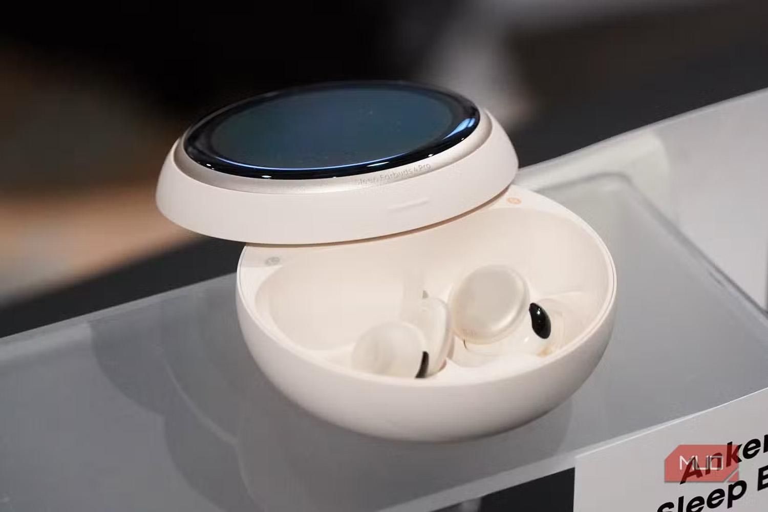 Ankerの新型「睡眠用イヤホン」。寝室にスマホもスマートウォッチも