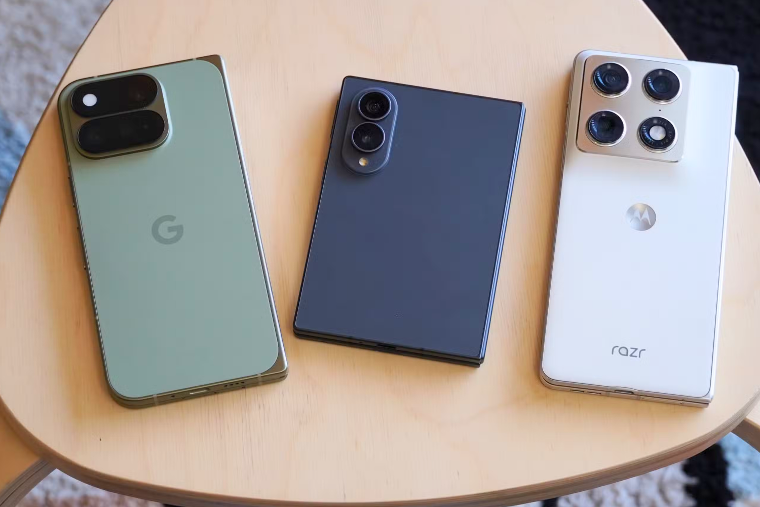 Pixel、Galaxy、motorola。折りたたみスマホ3種を使い比べたら、スペックでは見えない差が出た