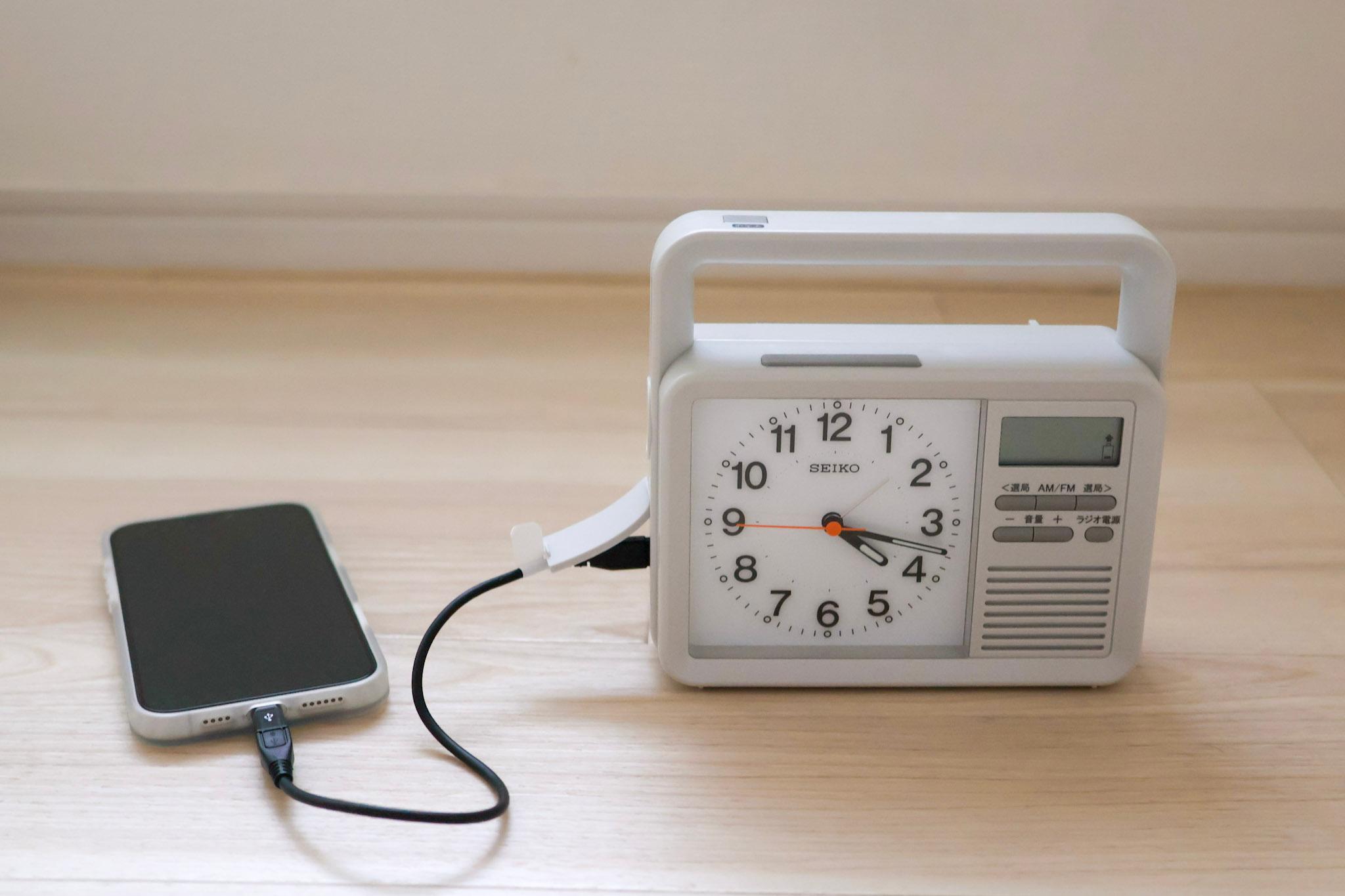 SEIKO セイコー 防災クロック 手回し充電 ラジオ付 手回し発電もラジオも搭載。セイコーの「防災クロック」は普段から使え