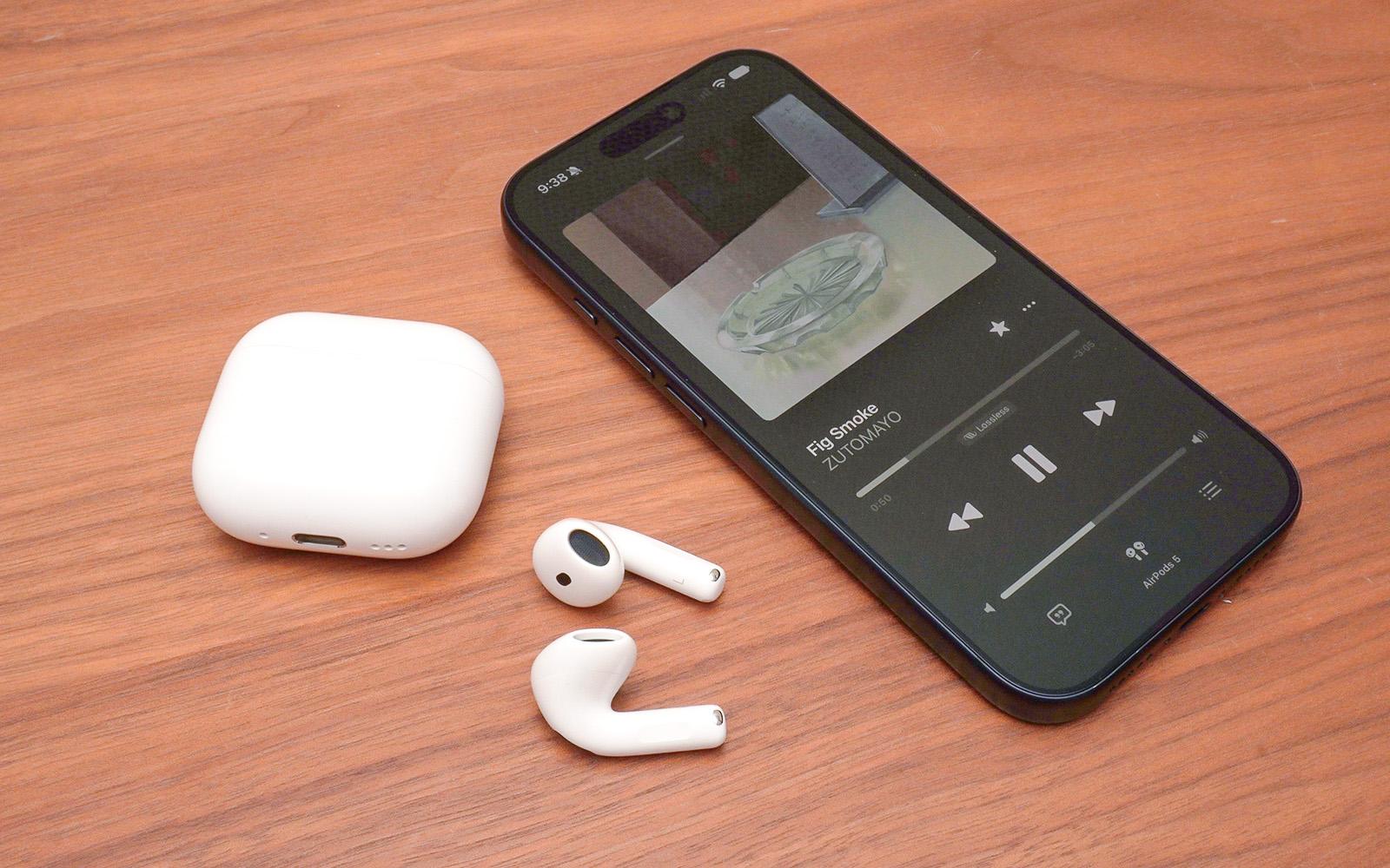 アップル「AirPods 5」先行レビュー：飛行機内で分かった実力と「4