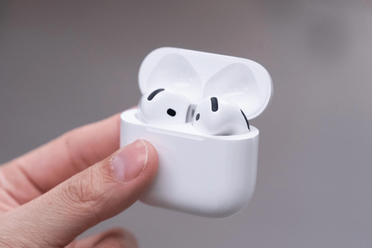 AirPods 5、さっそく試してきた。魅惑の「値下げ」と、クリアな低音