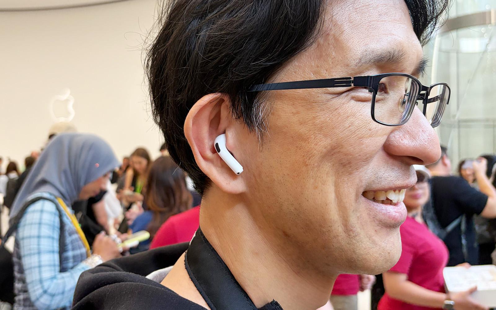 アップル「AirPods 5」先行レビュー：飛行機内で分かった実力と「4