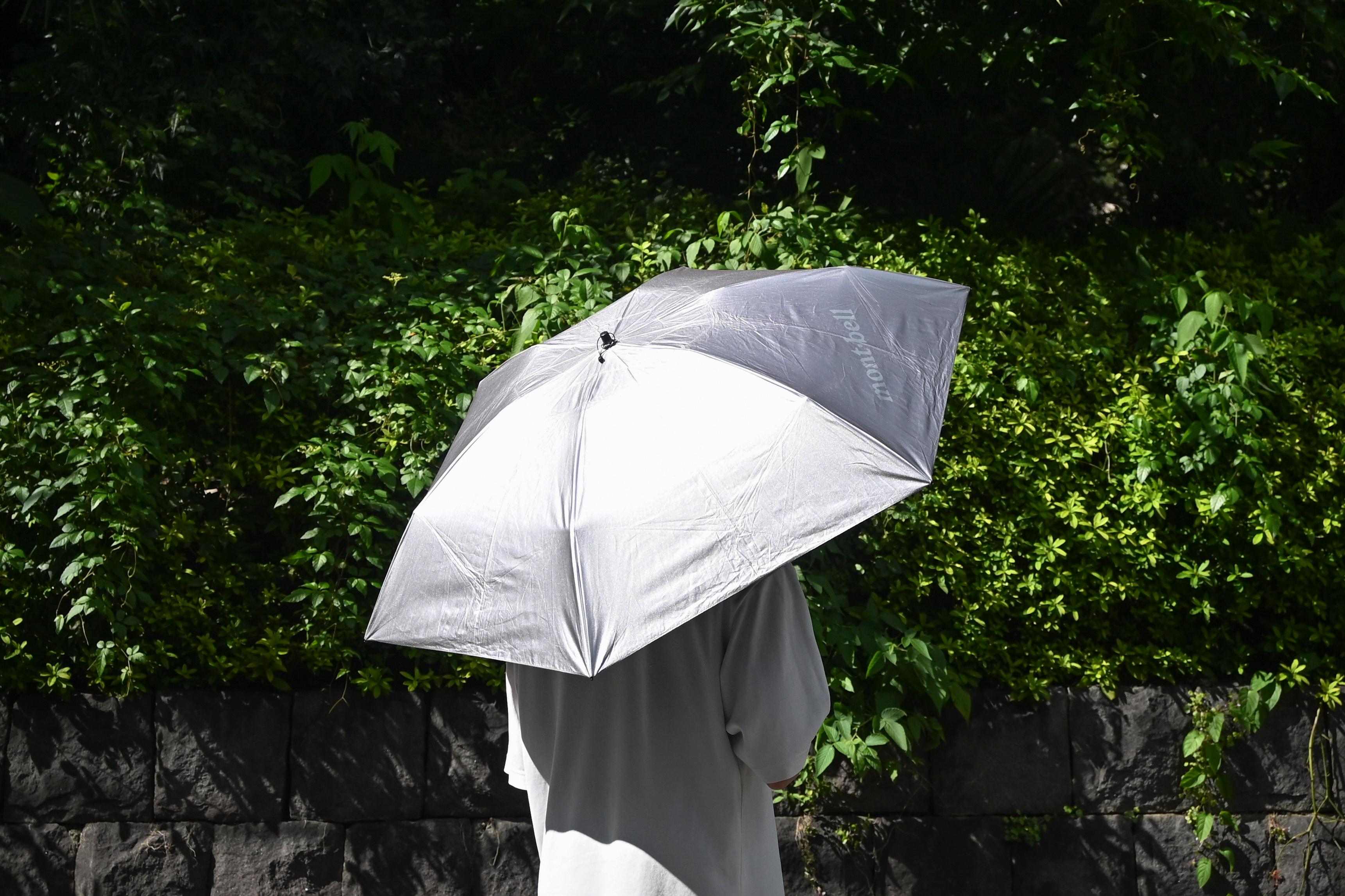 モンベルのあの折り畳み日傘がさらに軽量化！これ1本で雨傘まで卒業