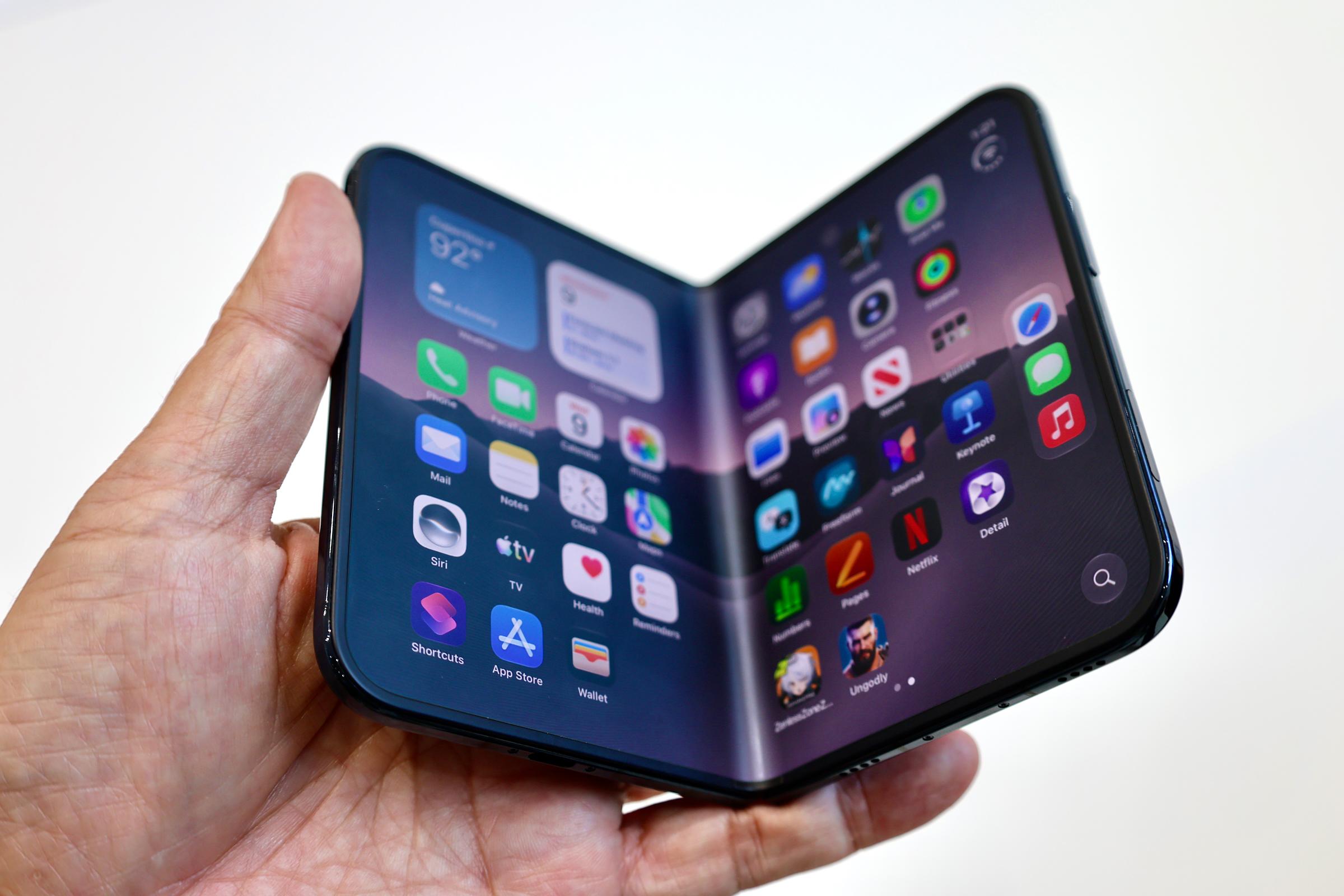 アップルの折りたたみスマホは36万円を超える。それでもiPhone Duoを