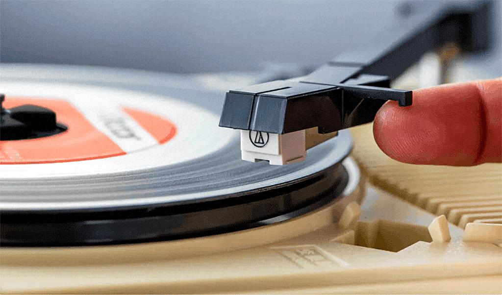 懐かしいのに、新しい。GP-N3BT-Rはワイヤレスで広がるレコード体験に