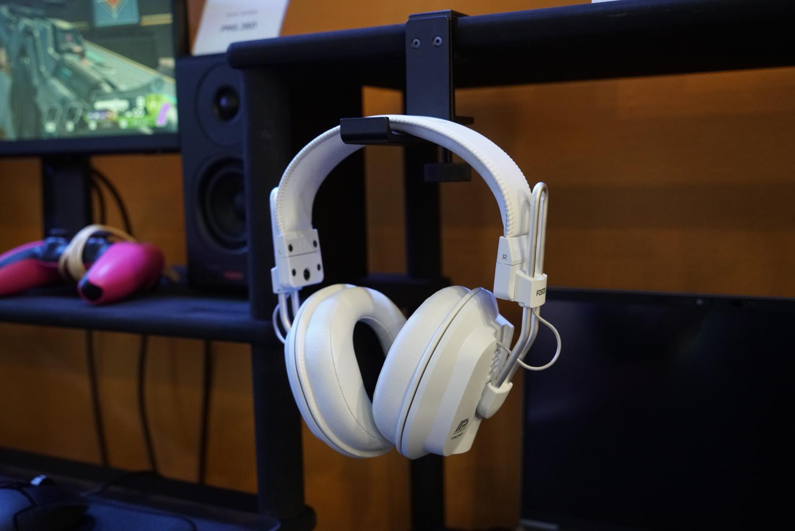 アサルトライフルの音が超クリア。気持ちいいぞ、FOSTEXのゲーミング
