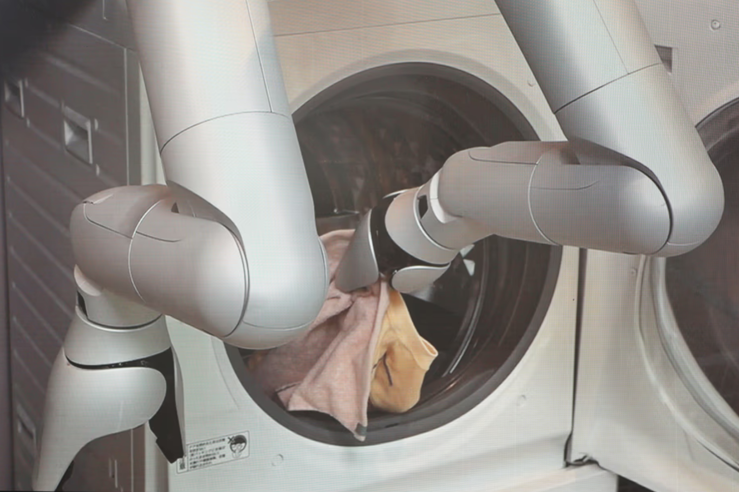 目の前で見た「ロボットが洗濯物を畳む」世界。家事がなくなる家が2028