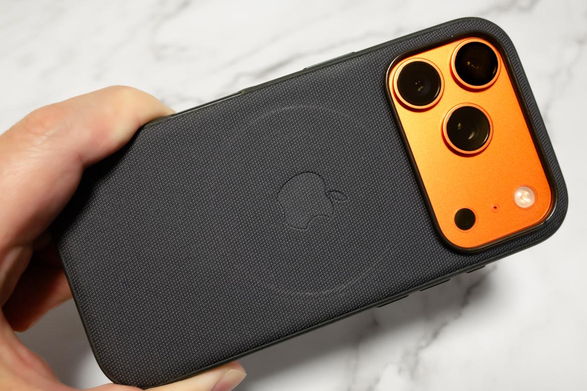 Apple純正テックウーブンケースを1年使った本音。1万円の価値は