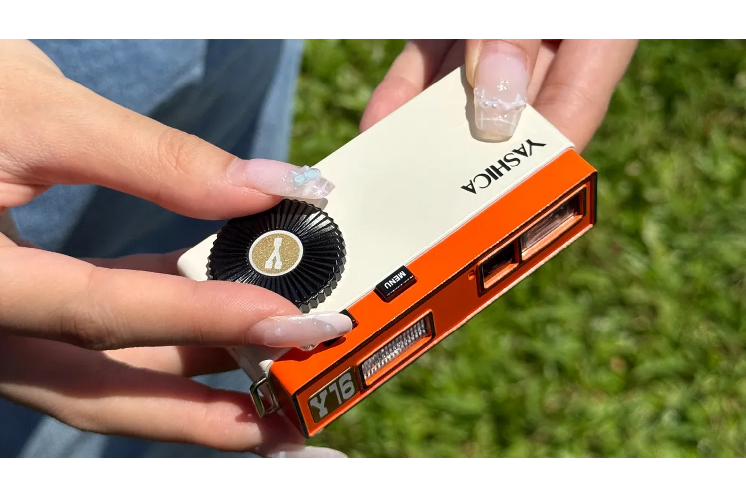 ヤシカの隠れ名機「Y16」がデジタルカメラとして復刻 | ギズモード