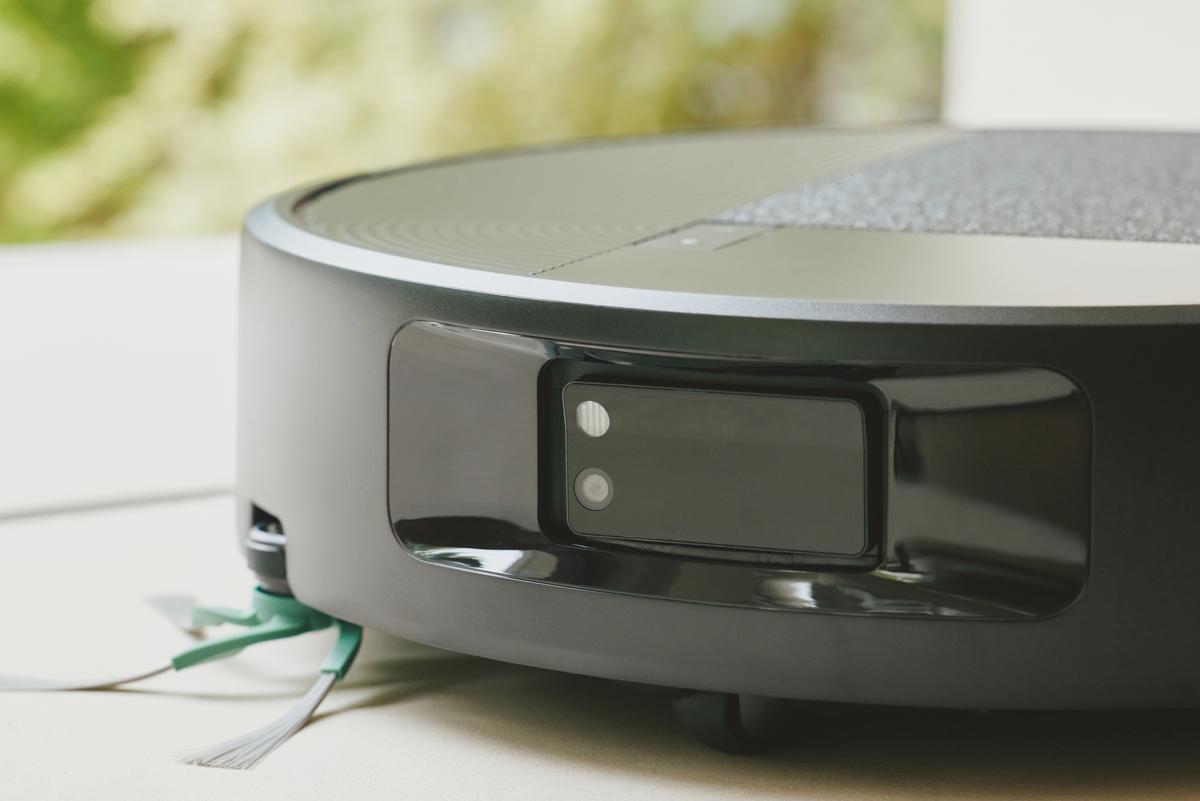 60℃温水拭きから30,000Pa吸引、AI回避まで。新型ルンバの「全方向進化