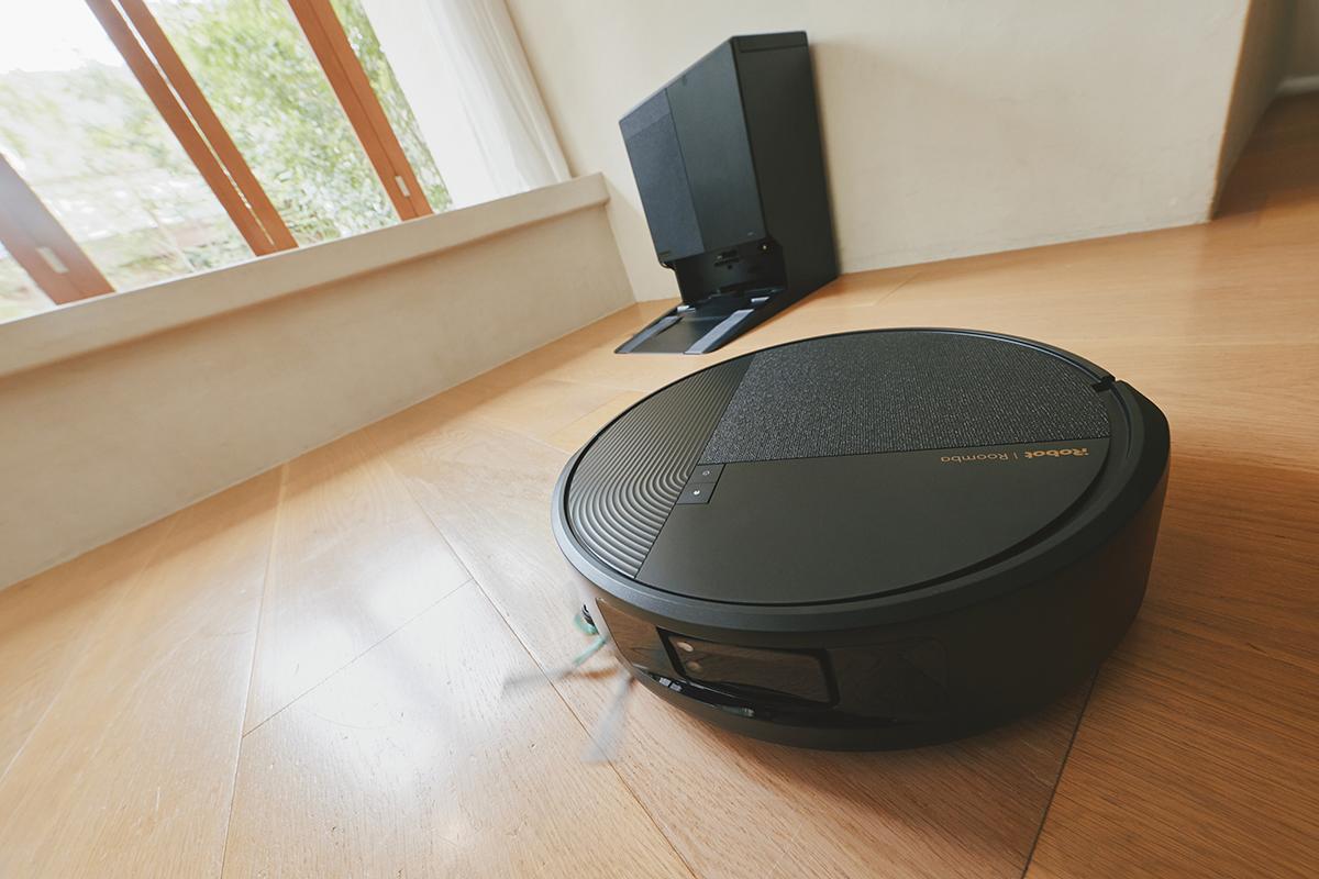 60℃温水拭きから30,000Pa吸引、AI回避まで。新型ルンバの「全方向進化