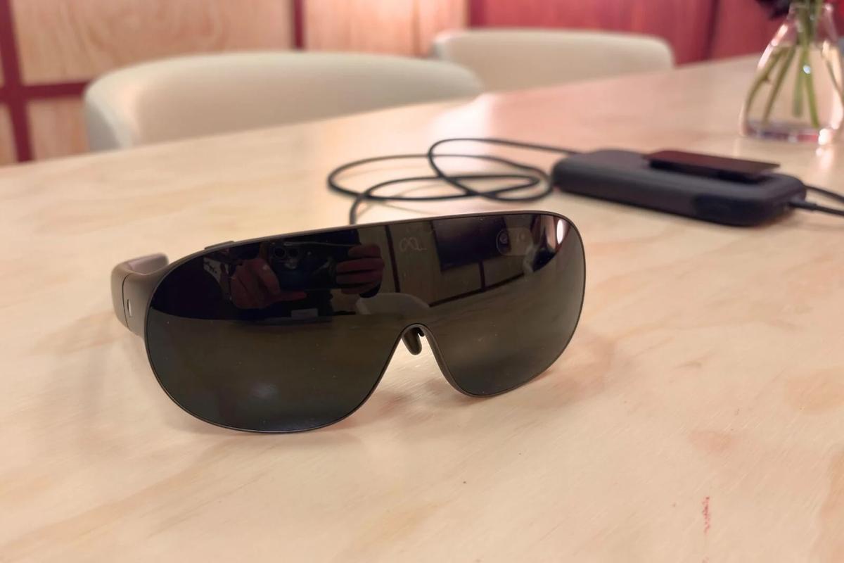 Meta VR Glasses発表、早速触ってきた！ デカいヘッドセットではなく軽いスマートグラス