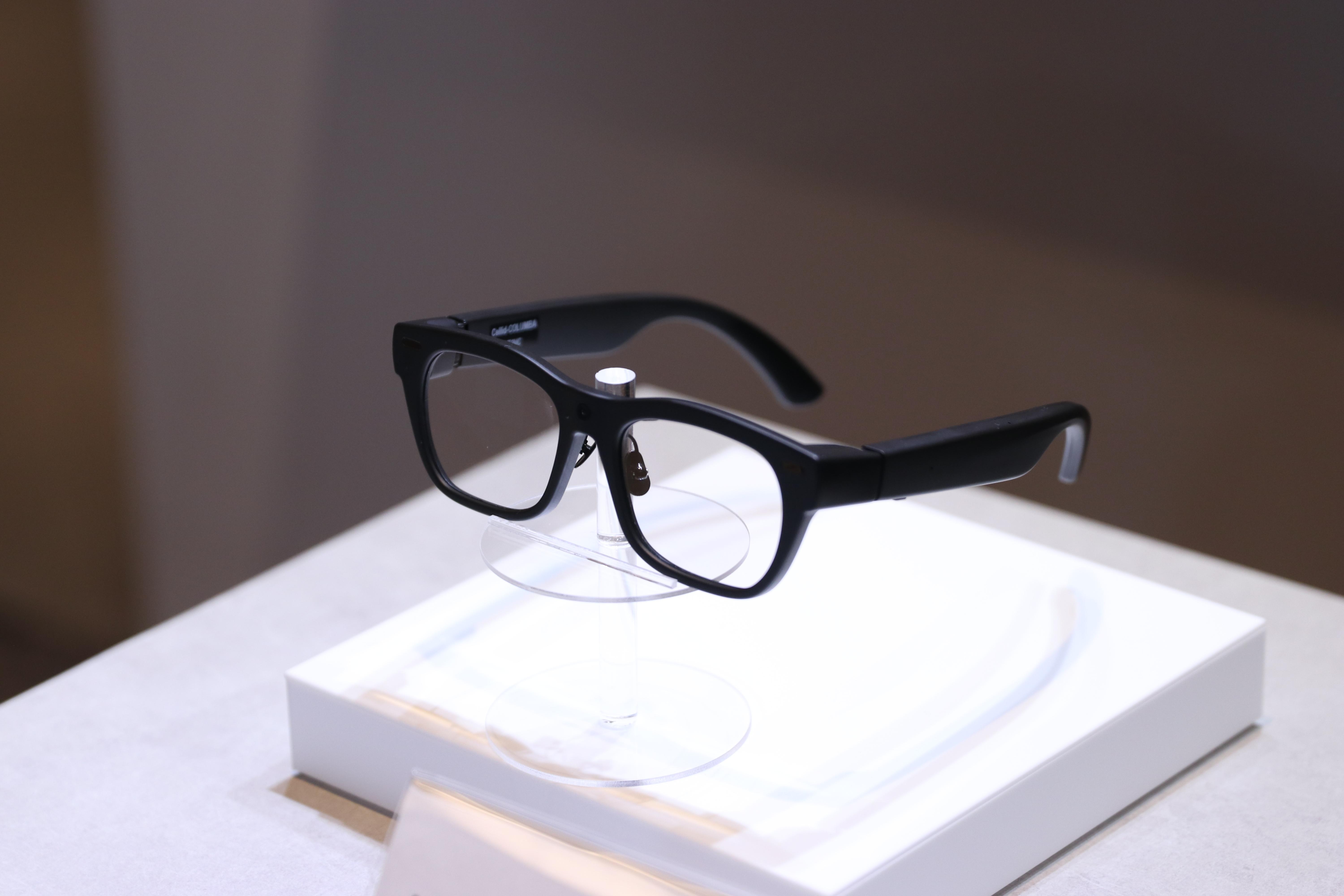 Ray-Ban Metaの100倍以上か。驚異的な39日バッテリーもちのスマート