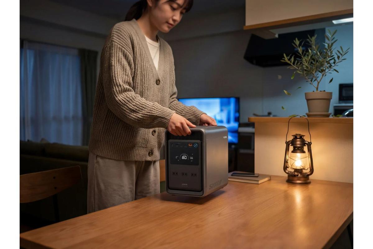 Ankerの新作「世界最小」ポタ電、停電でも冷蔵庫を50時間動かすぞ