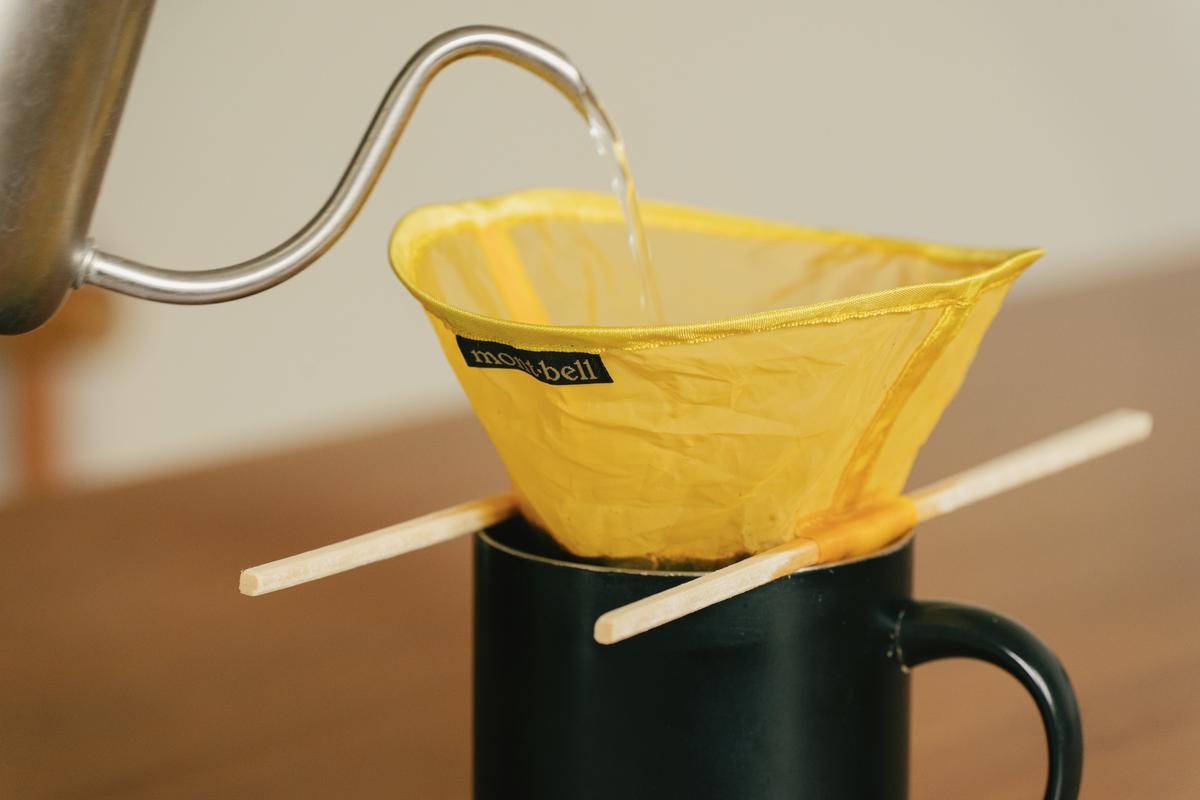 モンベルのドリッパーが、外で淹れたてのコーヒーを味わうのにちょうど良い