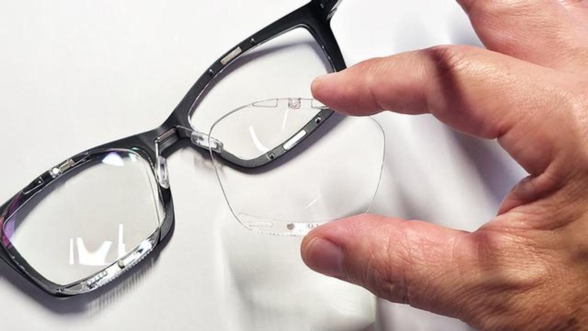 老眼鏡なのに度数を自分で変更。5段階調節できる「この1本」がかなり便利です