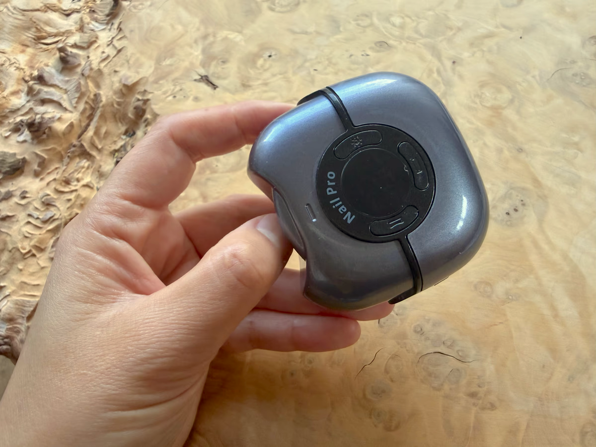 爪切り、まだ手でパチパチ切ってる？電動のボタンひとつで切る・磨くが完結します