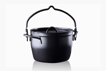 キャンプしか出番がない問題。鉄をやめた軽量ダッチオーブンなら、洗剤で洗えて平日も活躍する