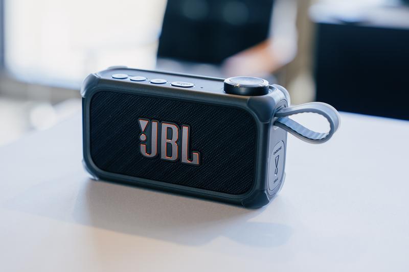 「JBL BandBox Solo」は手のひらサイズで使いやすい
