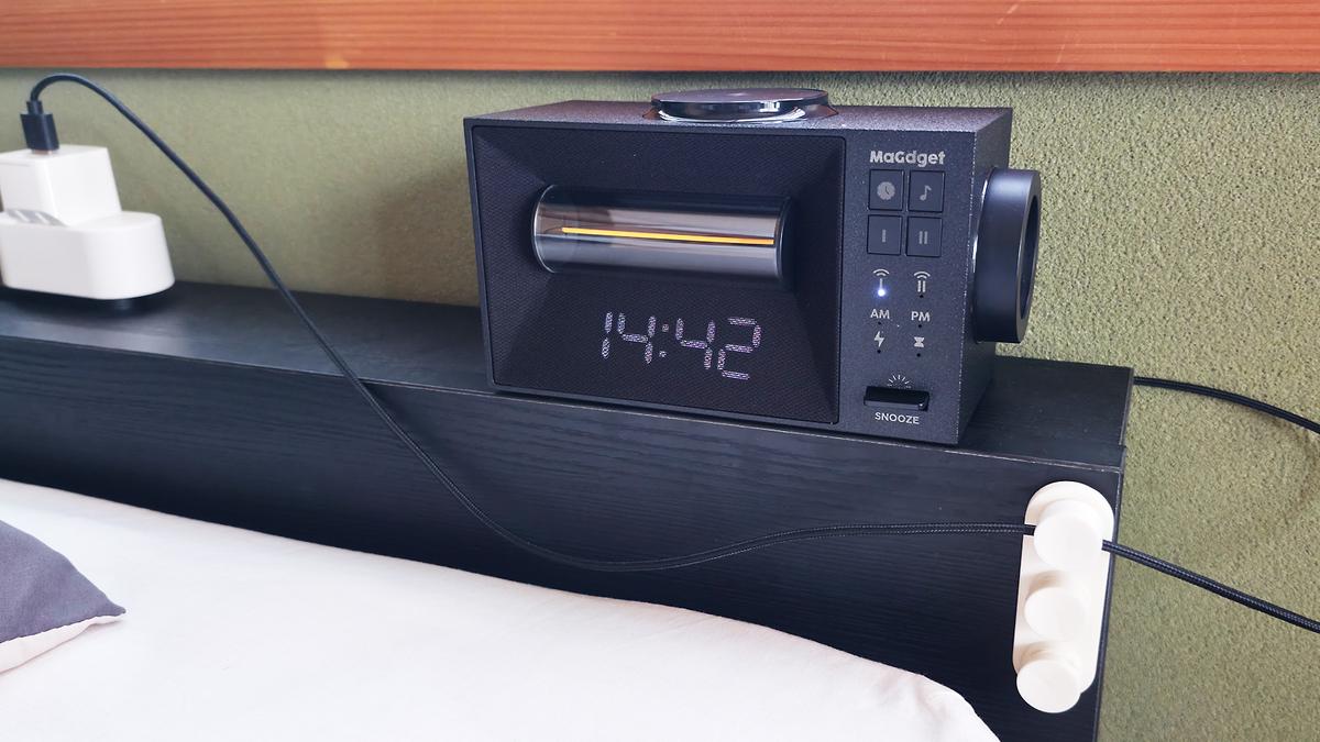 アラームの10分前から少しずつ明るくなる目覚まし時計で、「あと5分だけ…」の葛藤が和らいだ