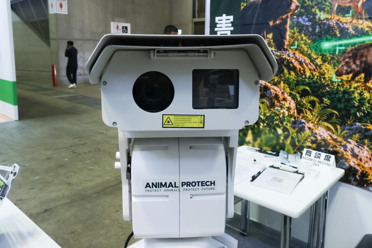 鳥にナメられ続けた人類、AI搭載レーザー砲台を生み出す
