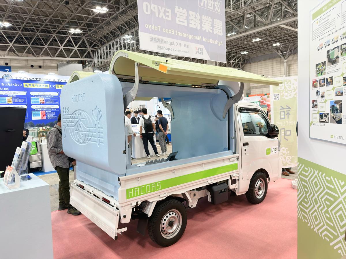 ガルウイング軽トラ。実は巨大な走るクーラーボックス